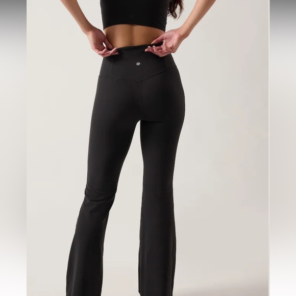 Athleta ELATION FLARE PANT size xs - Picture 3 of 3